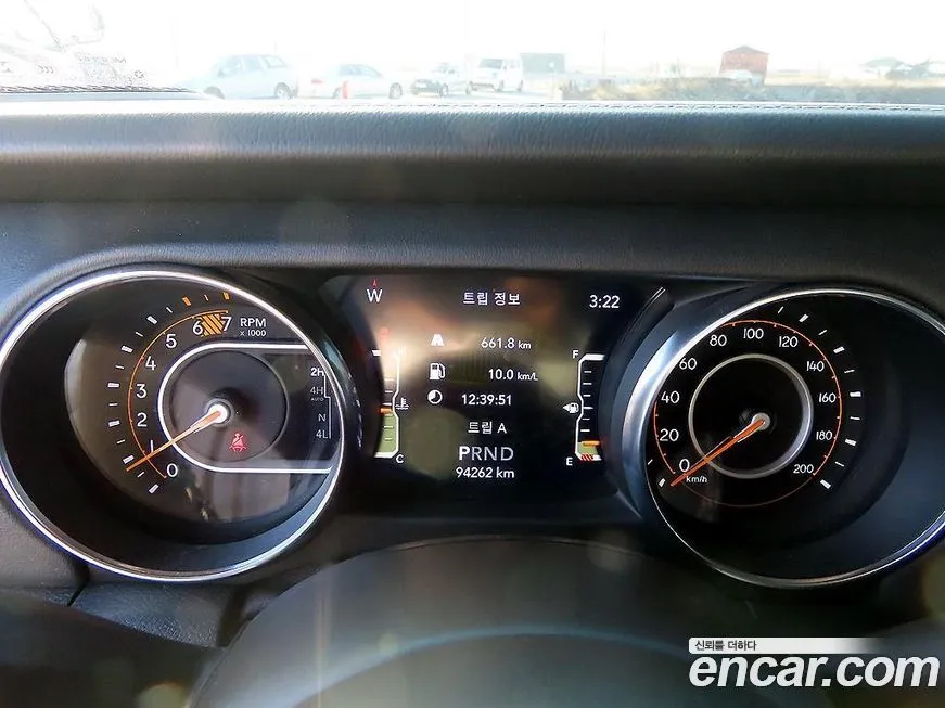 Jeep Wrangler — фото 10
