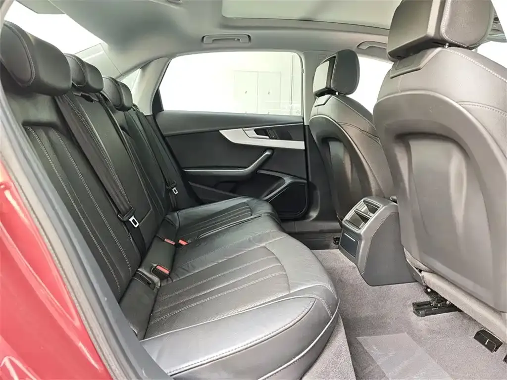 Audi A4L 2021 из CN, фото 8