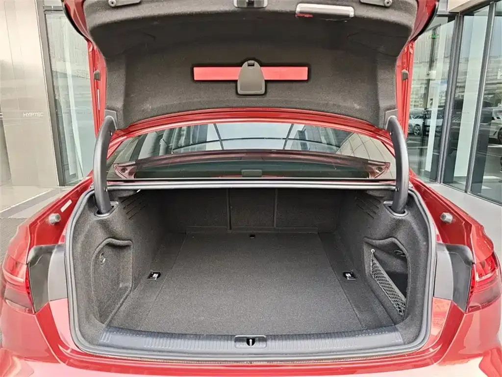 Audi A4L 2021 из CN, фото 9