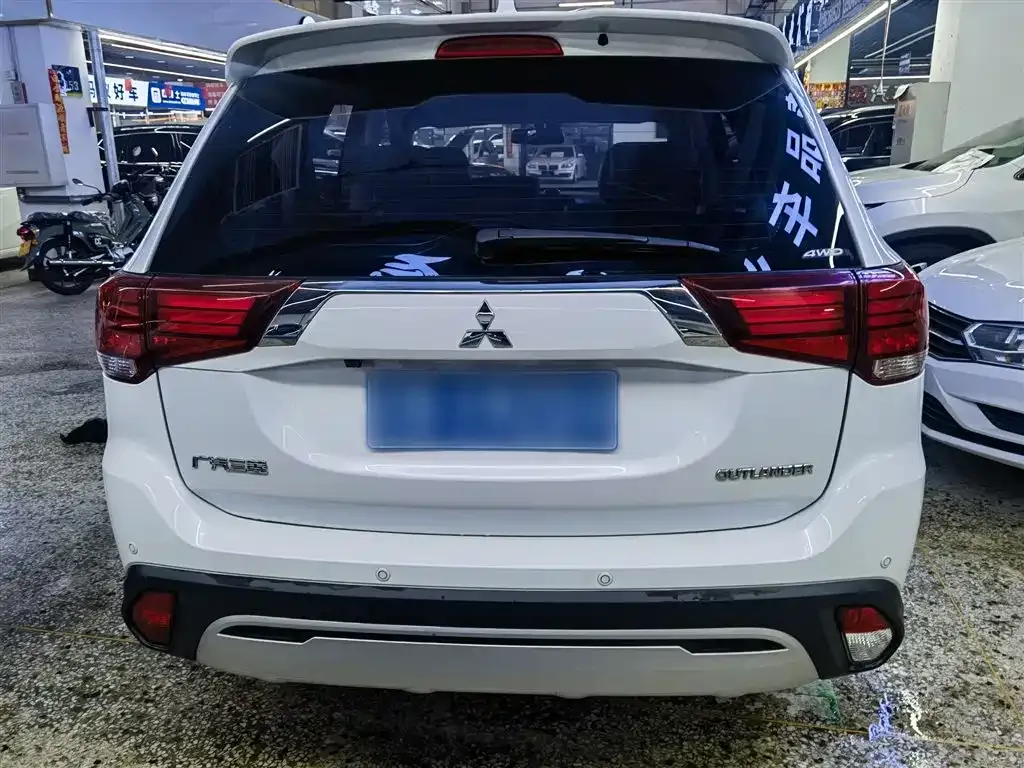 Mitsubishi Outlander — фото 6