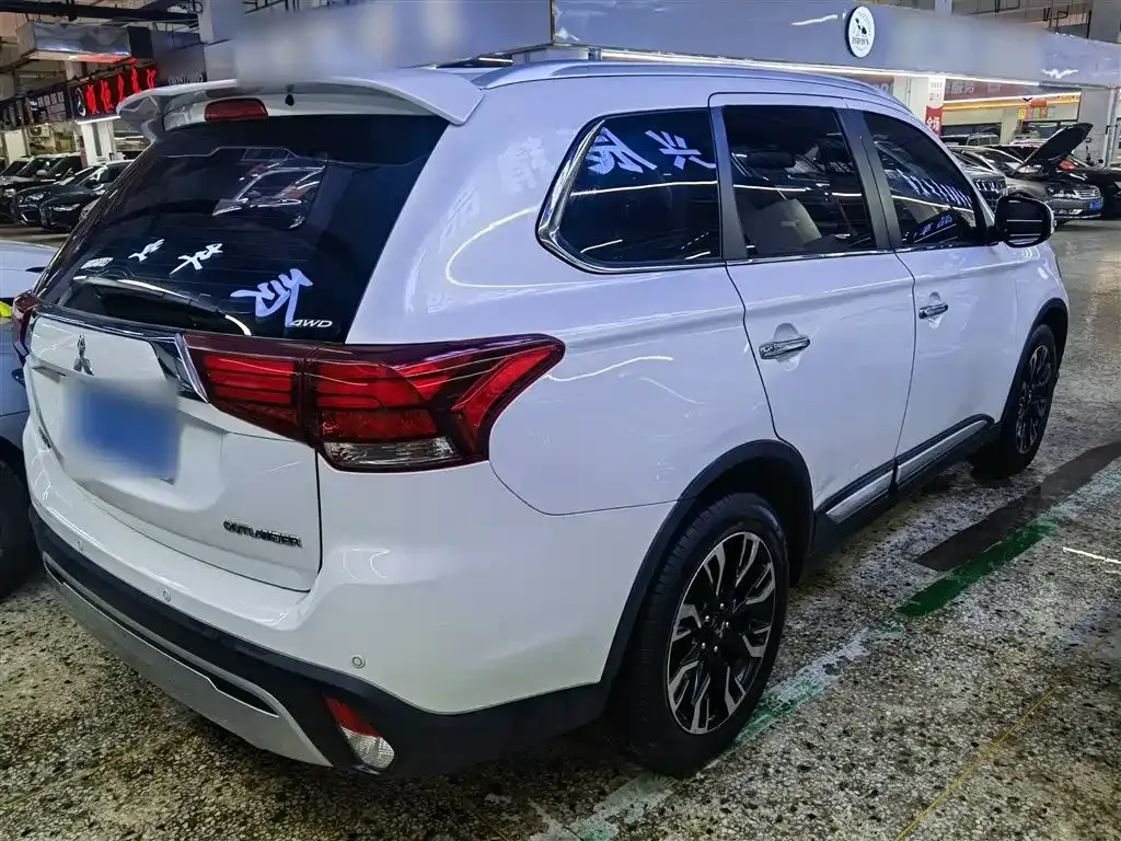Mitsubishi Outlander — фото 8