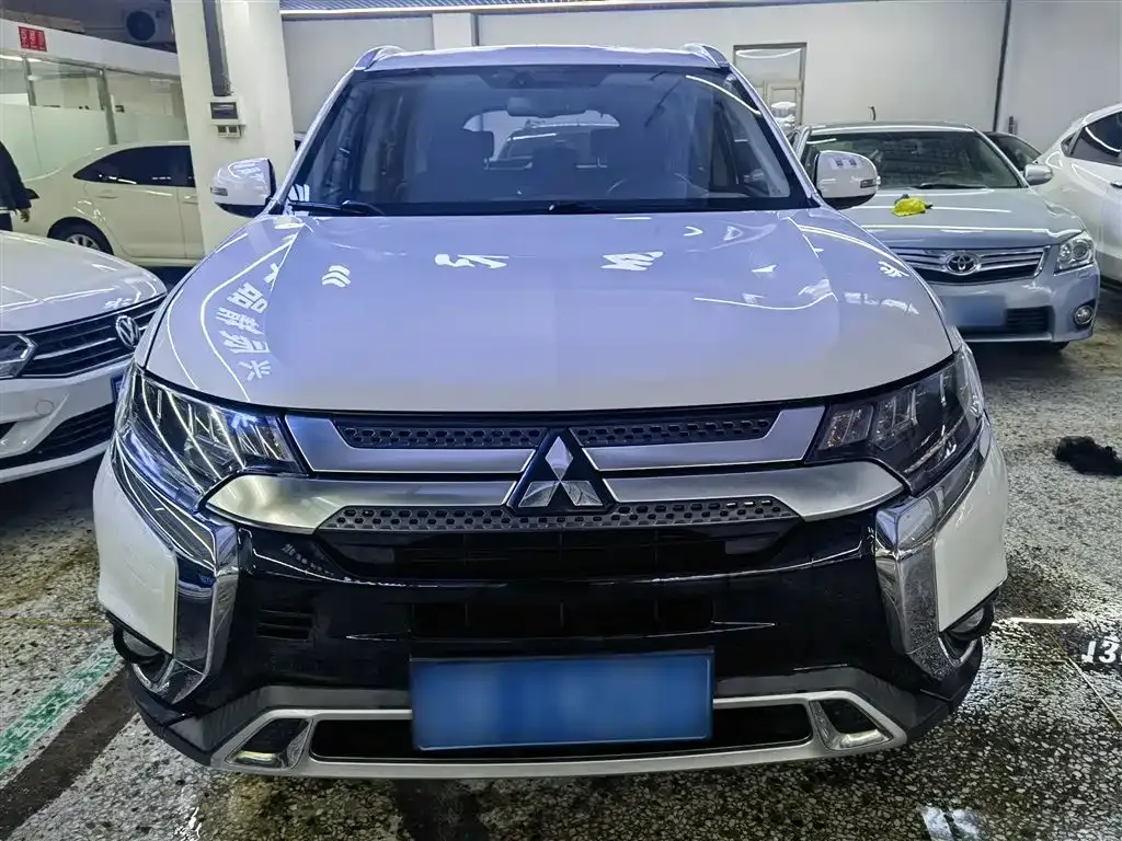 Mitsubishi Outlander — фото 4