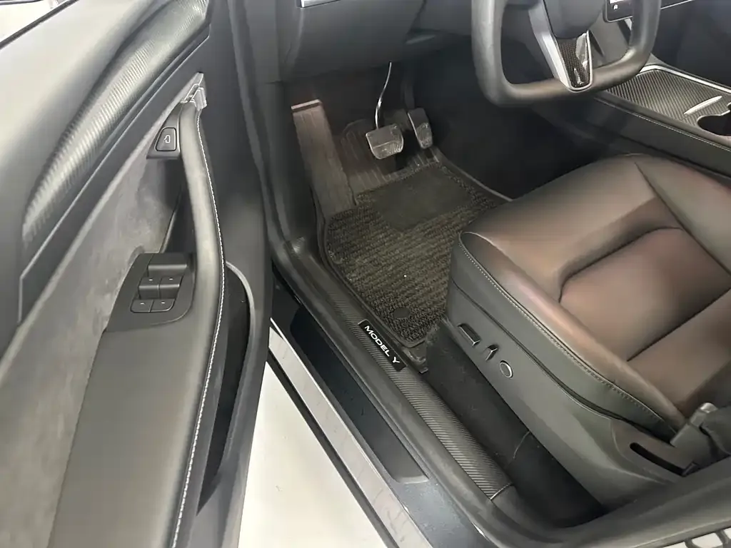 Tesla Model Y 2023 из CN, фото 3