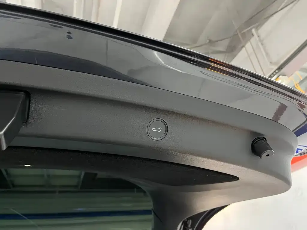 Tesla Model Y 2023 из CN, фото 2