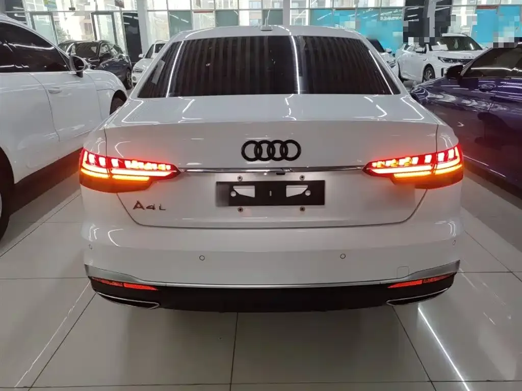 Audi A4L 2023 из CN, фото 6