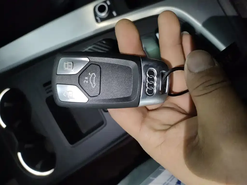 Audi A4L 2023 из CN, фото 9