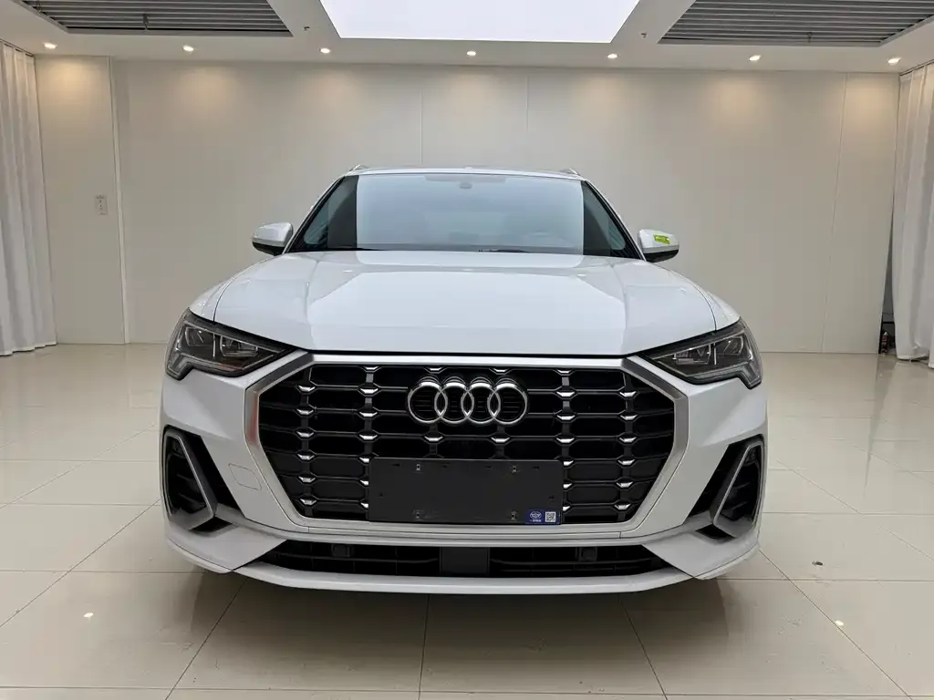 Audi Q3 2023 из CN, фото 2