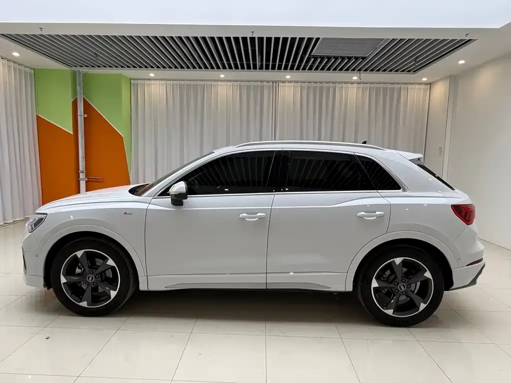 Audi Q3 2023 из CN, фото 10