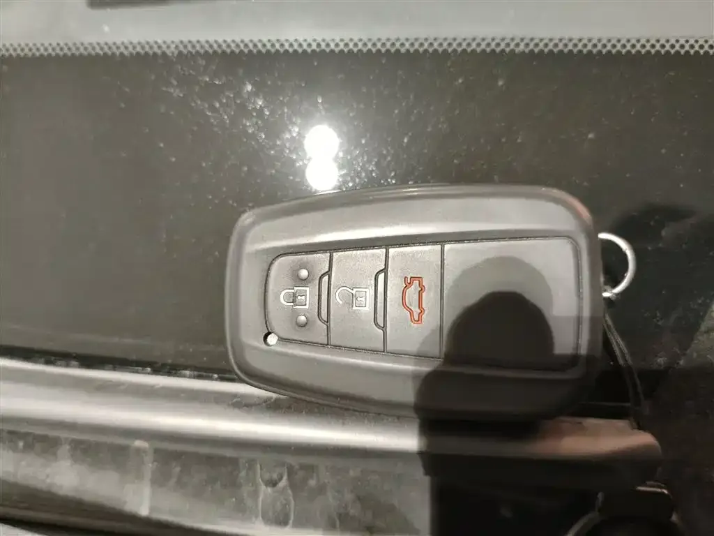 Toyota Camry 2023 из CN, фото 2