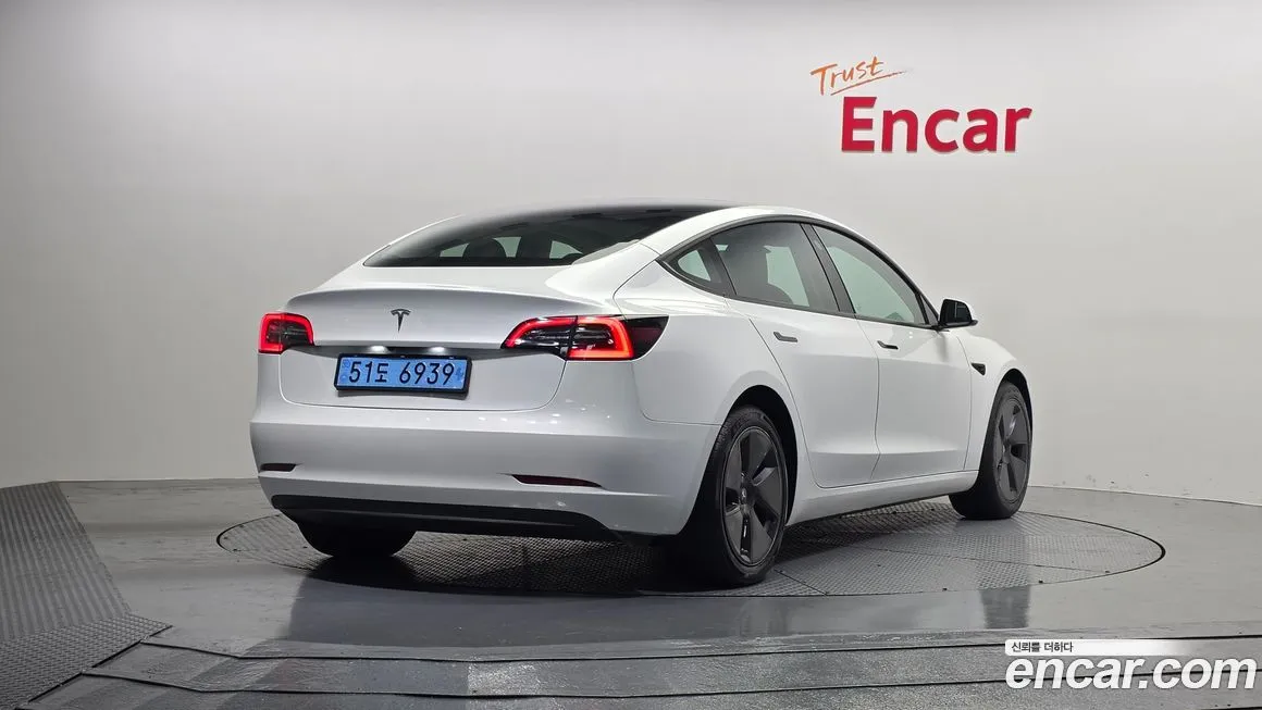 Tesla Model 3 — фото 9