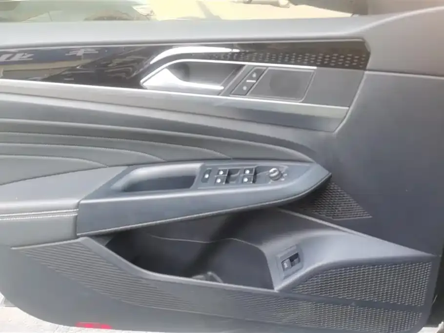 Volkswagen Passat 2023 из CN, фото 2