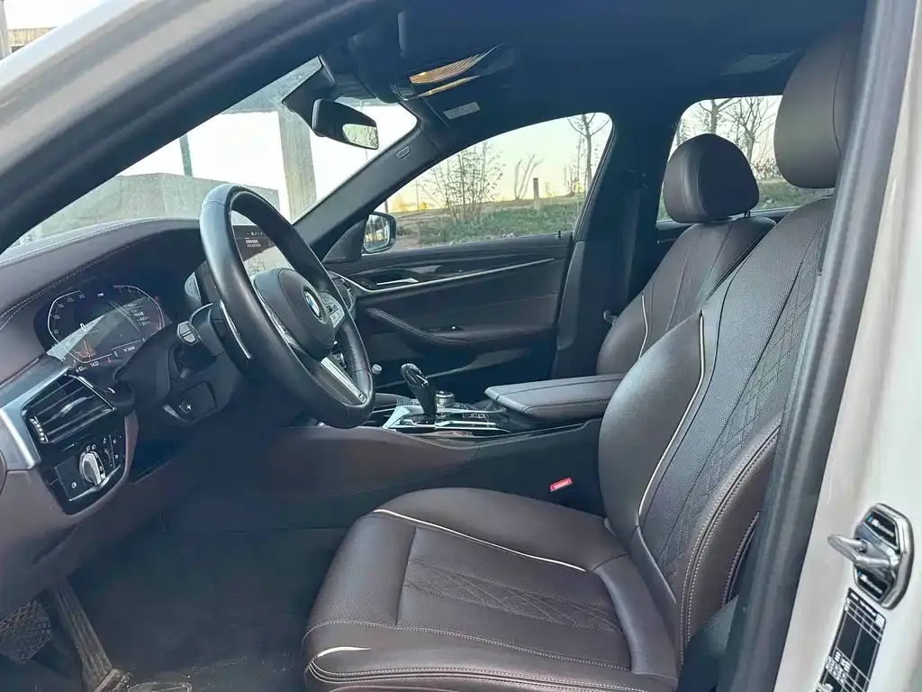 BMW 5 Series 2023 из CN, фото 3
