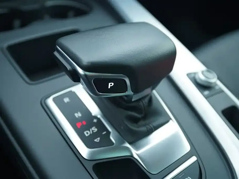 Audi A4L 2024 из CN, фото 2