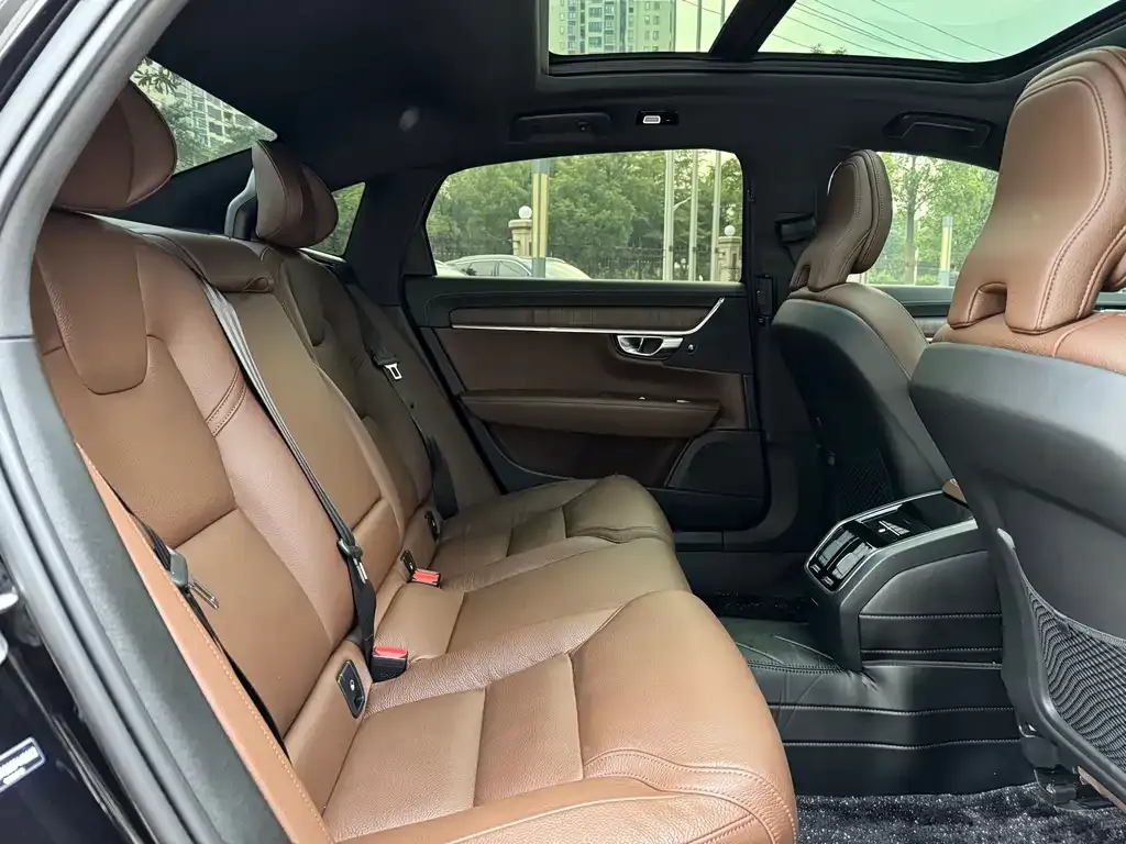 Volvo S90 2024 из CN, фото 3