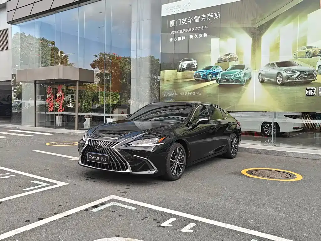 Lexus ES — фото 1