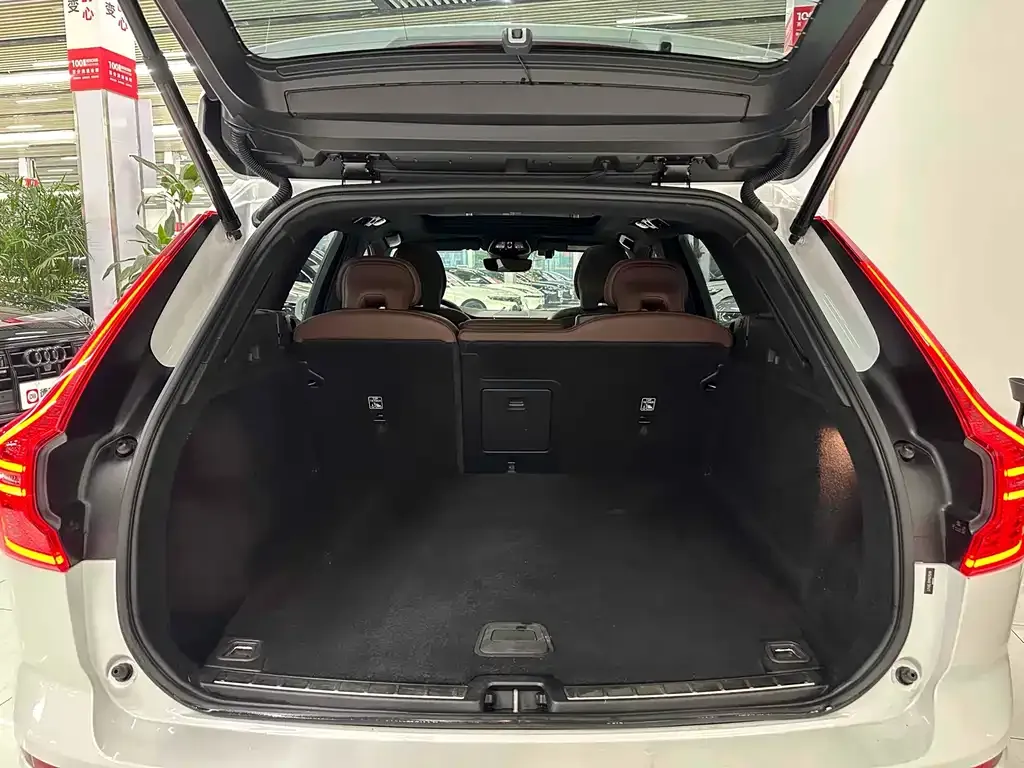 Volvo XC60 2022 из CN, фото 5