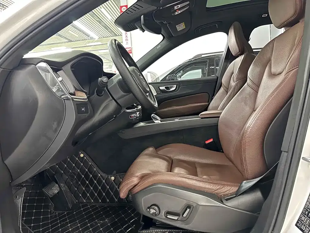 Volvo XC60 2022 из CN, фото 7