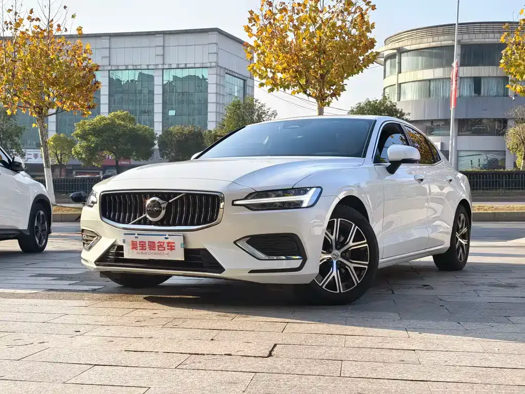 Volvo S60 2025 из CN, фото 1