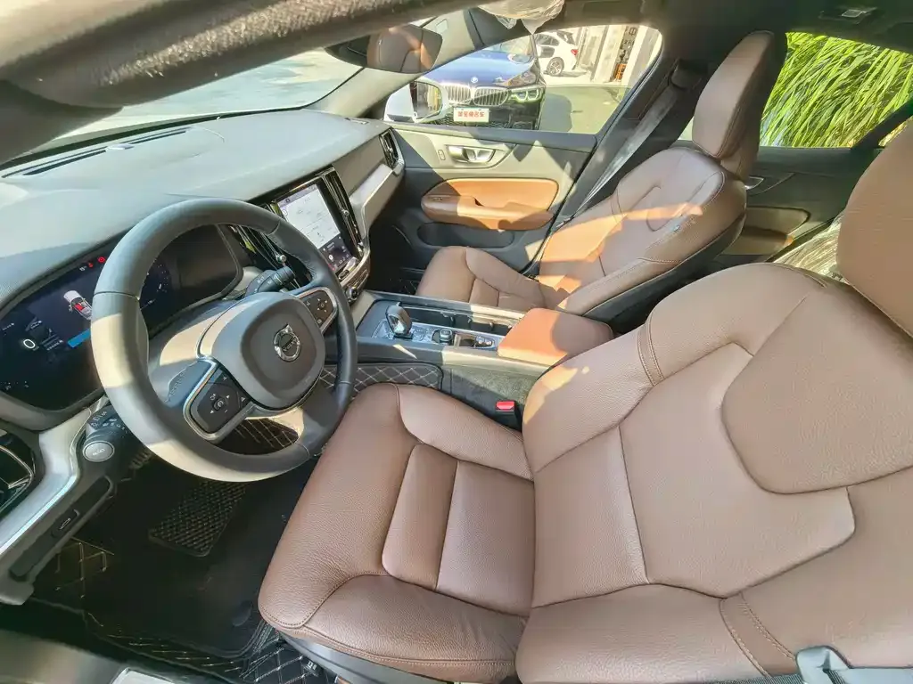 Volvo S60 2025 из CN, фото 5
