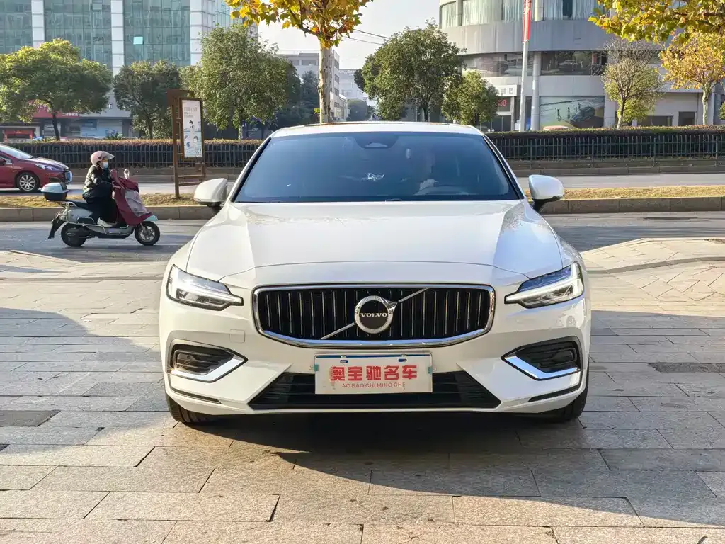 Volvo S60 2025 из CN, фото 8