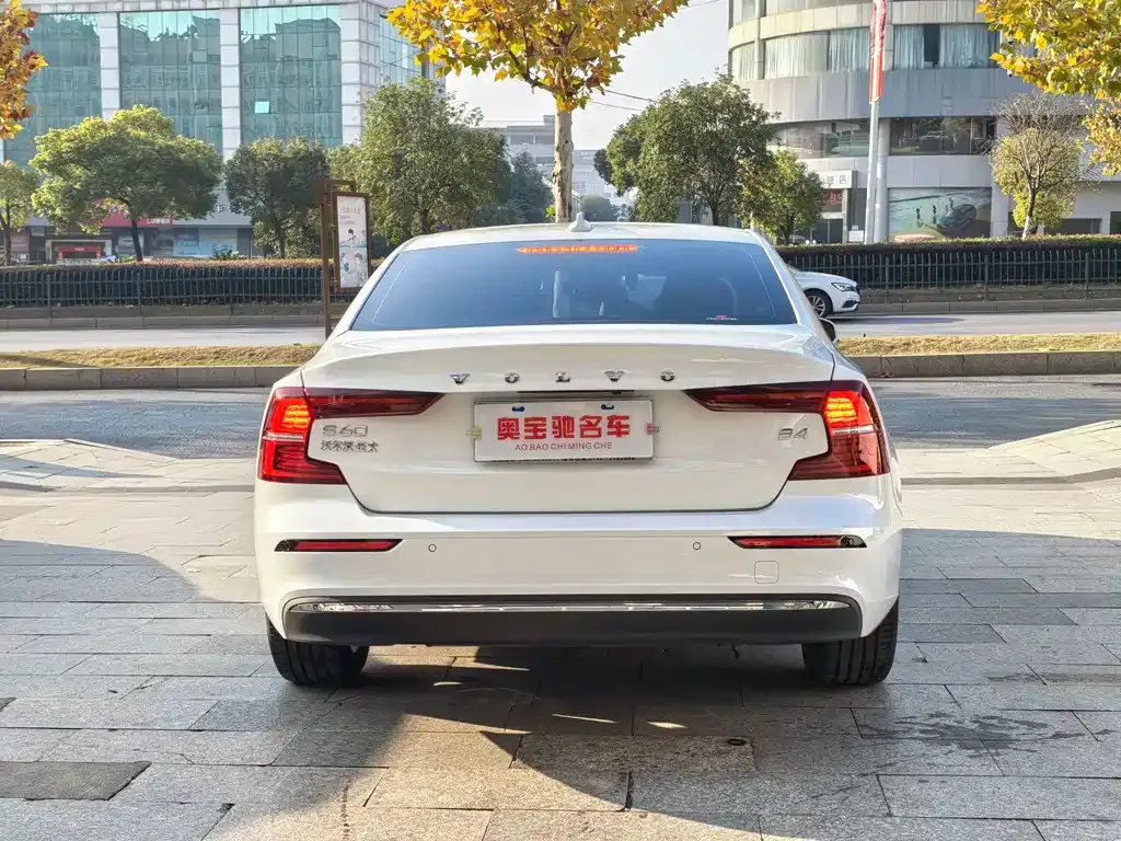 Volvo S60 2025 из CN, фото 7