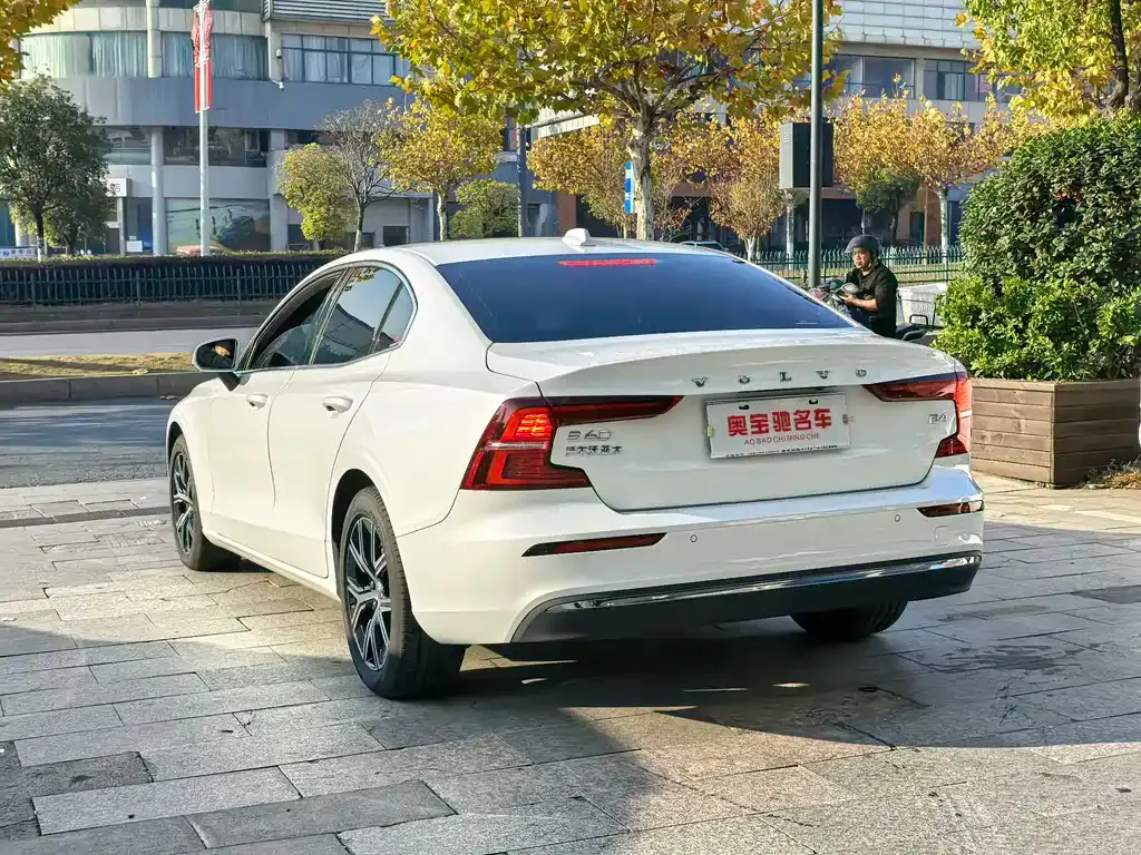 Volvo S60 2025 из CN, фото 4
