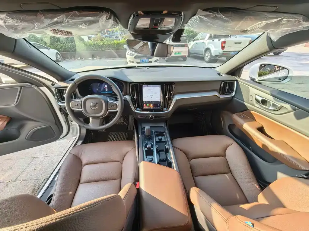 Volvo S60 2025 из CN, фото 3