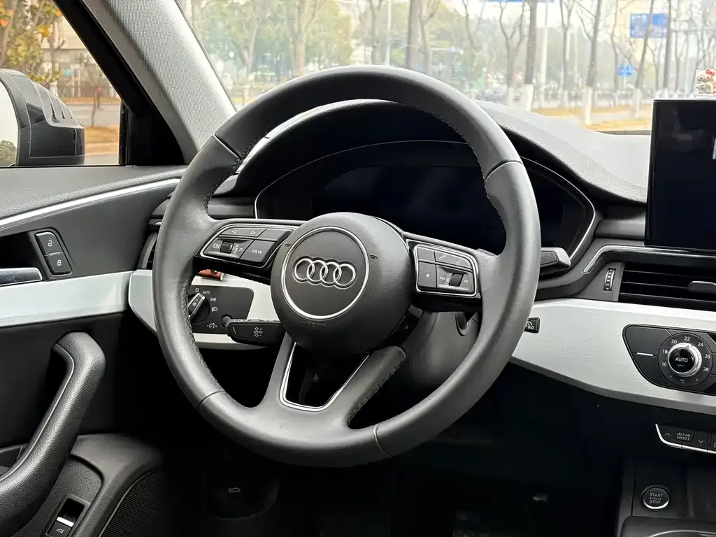 Audi A4L — фото 10