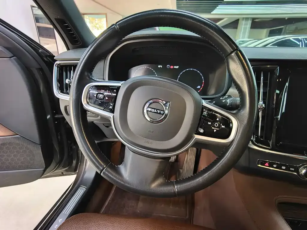 Volvo V90 2021 из CN, фото 4