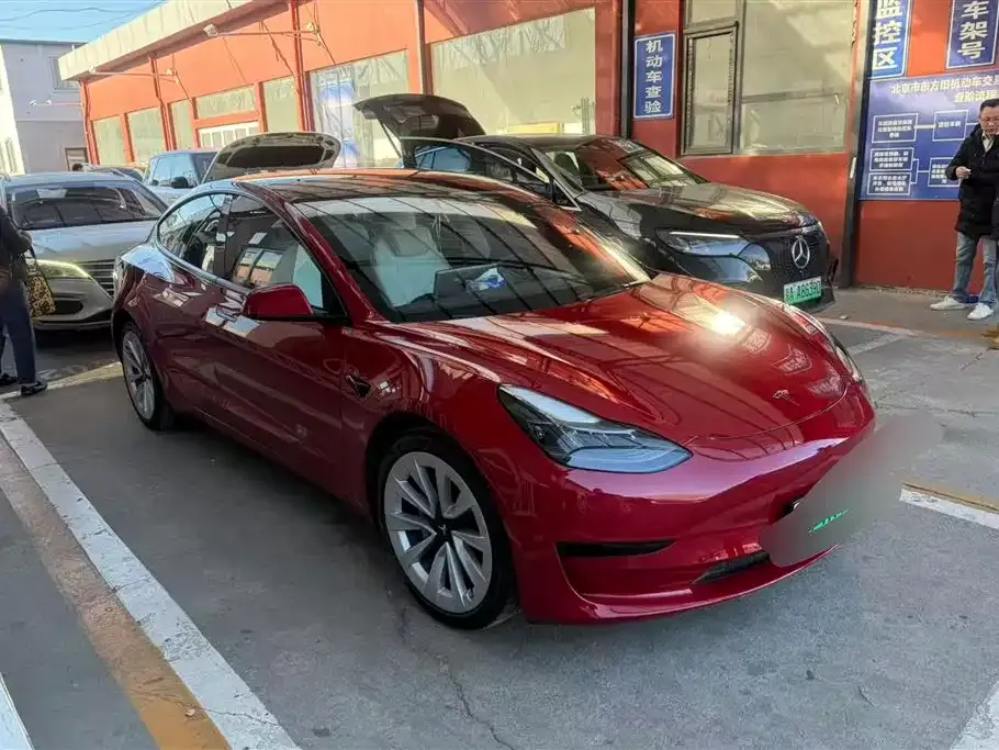 Tesla Model 3 — фото 4