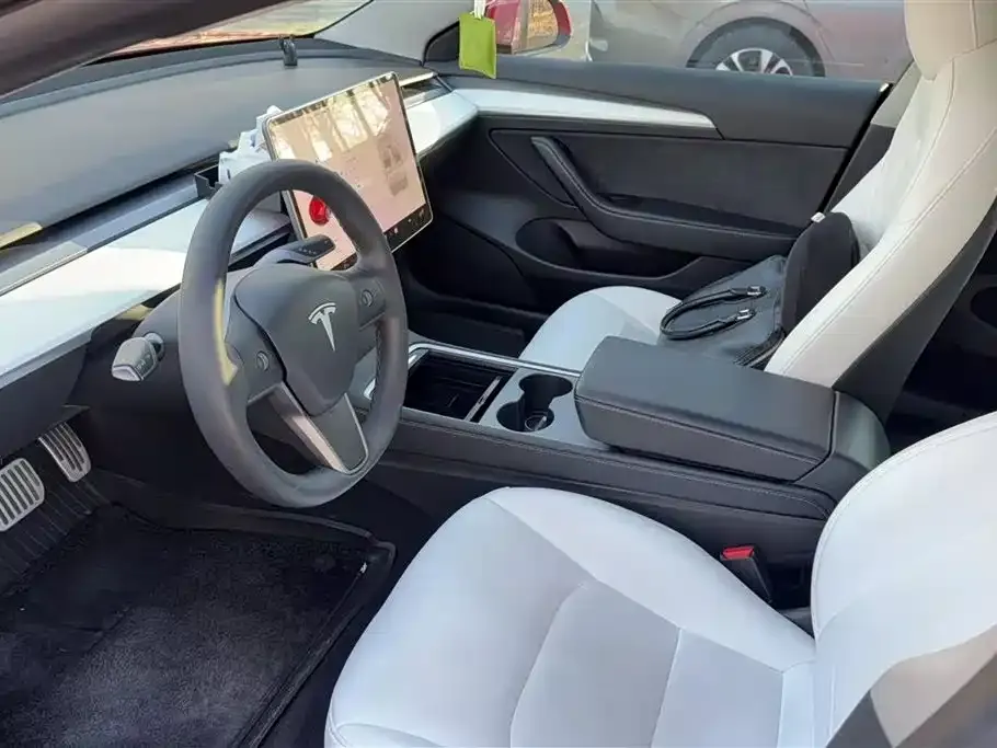 Tesla Model 3 — фото 10
