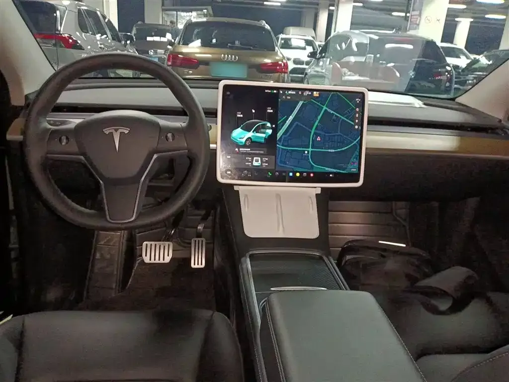 Tesla Model Y — фото 10