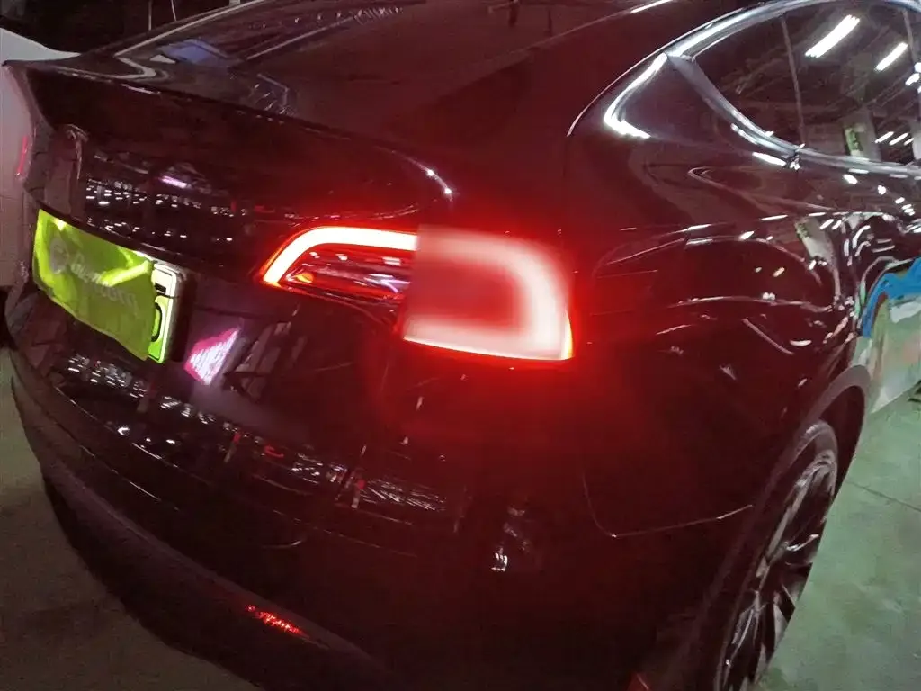 Tesla Model Y — фото 8