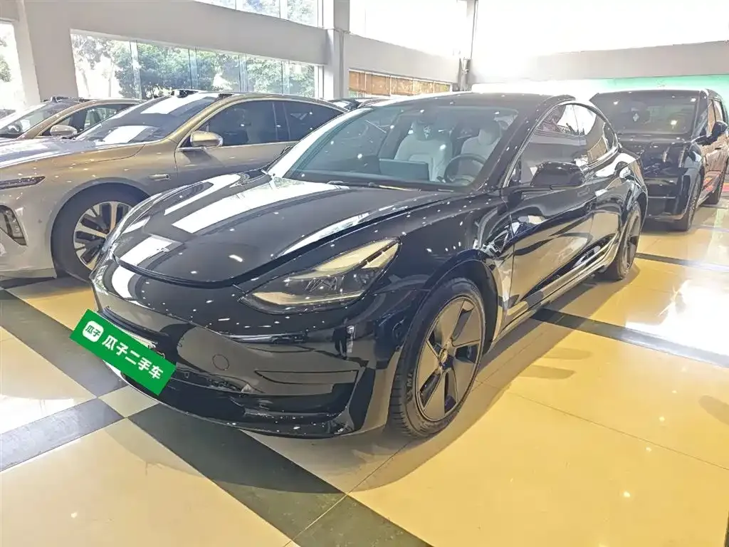 Tesla Model 3 — фото 1