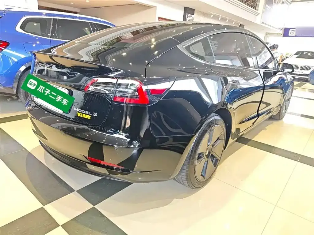 Tesla Model 3 — фото 3