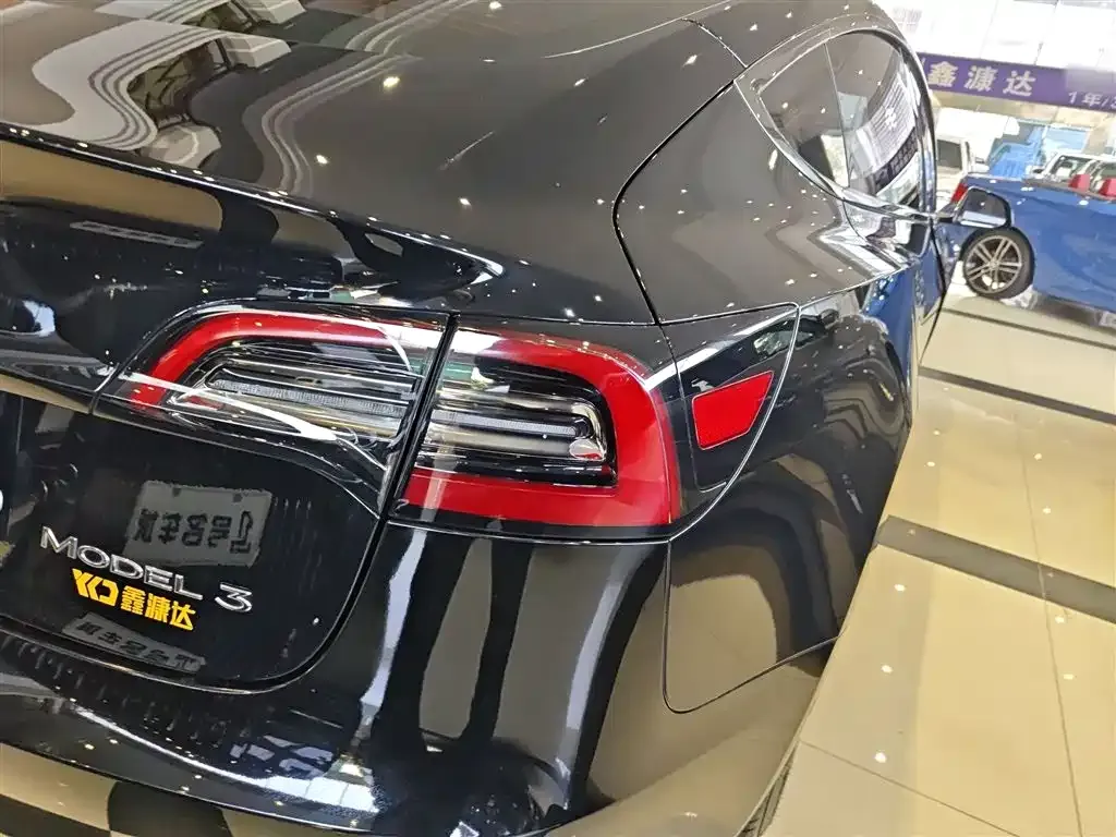 Tesla Model 3 — фото 10