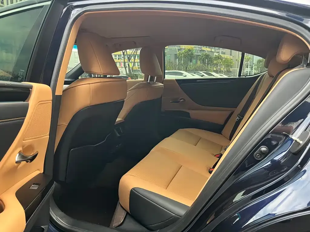 Lexus ES 2024 из CN, фото 2