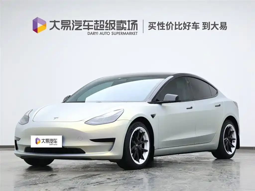 Tesla Model 3 — фото 1