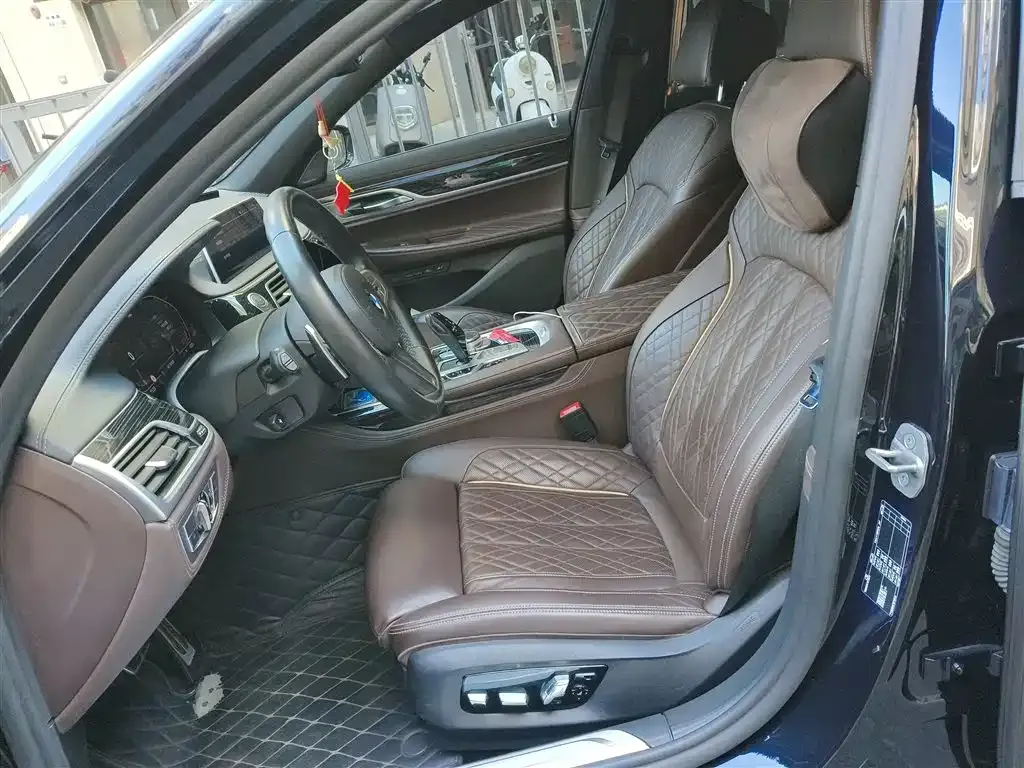 BMW 7 Series — фото 10