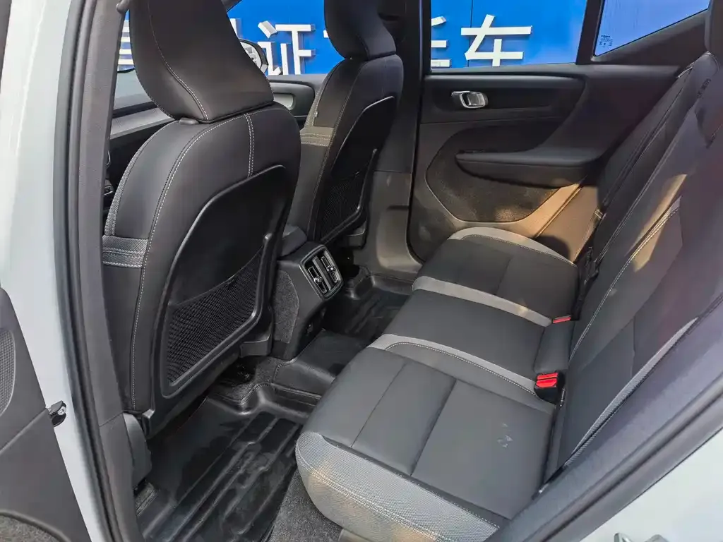 Volvo XC40 2024 из CN, фото 10
