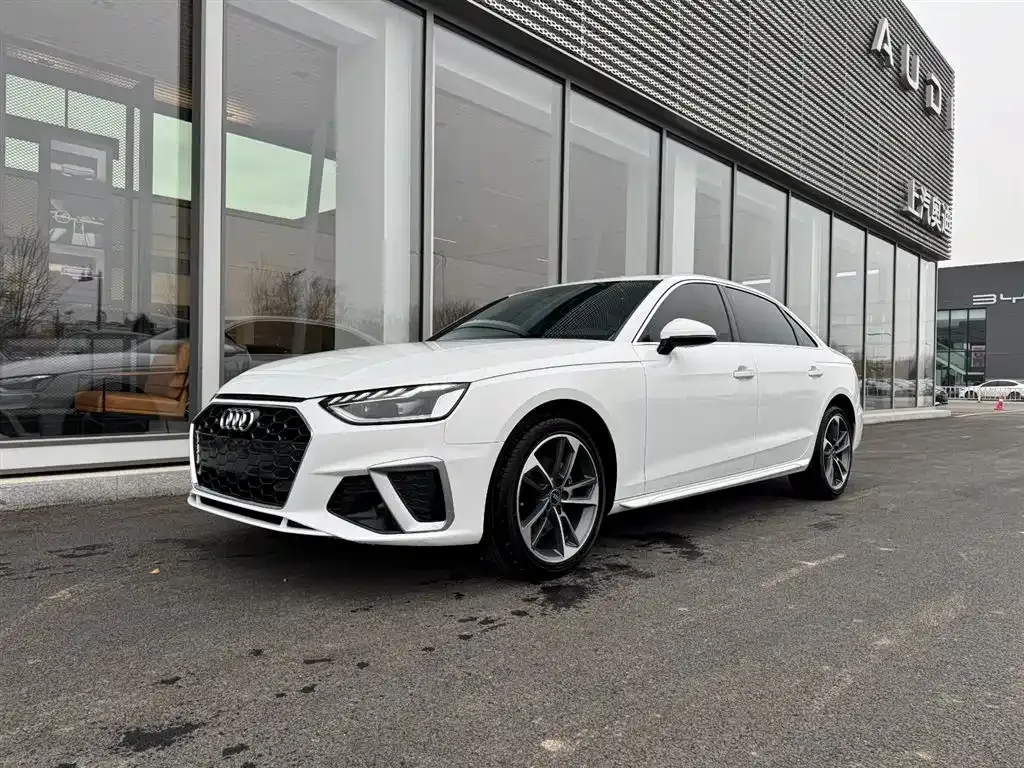 Audi A4L 2023 из CN, фото 1
