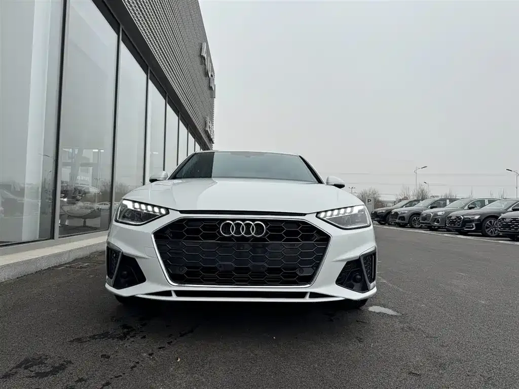 Audi A4L 2023 из CN, фото 2