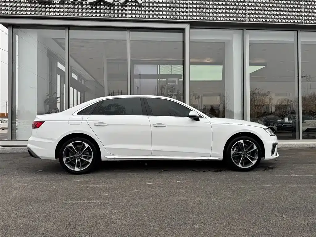Audi A4L 2023 из CN, фото 3