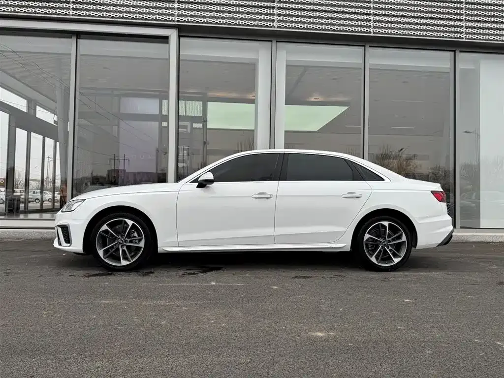 Audi A4L 2023 из CN, фото 4