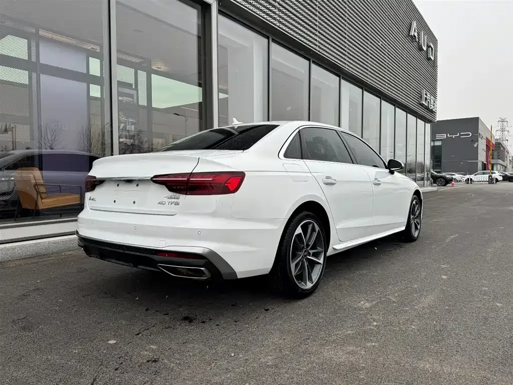 Audi A4L 2023 из CN, фото 5