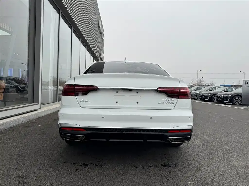Audi A4L 2023 из CN, фото 6