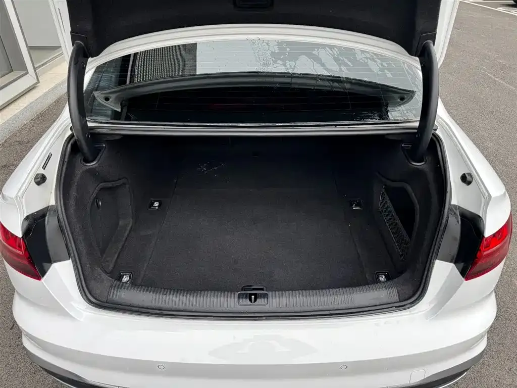 Audi A4L 2023 из CN, фото 7