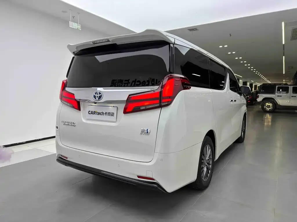 Toyota Alphard — фото 3