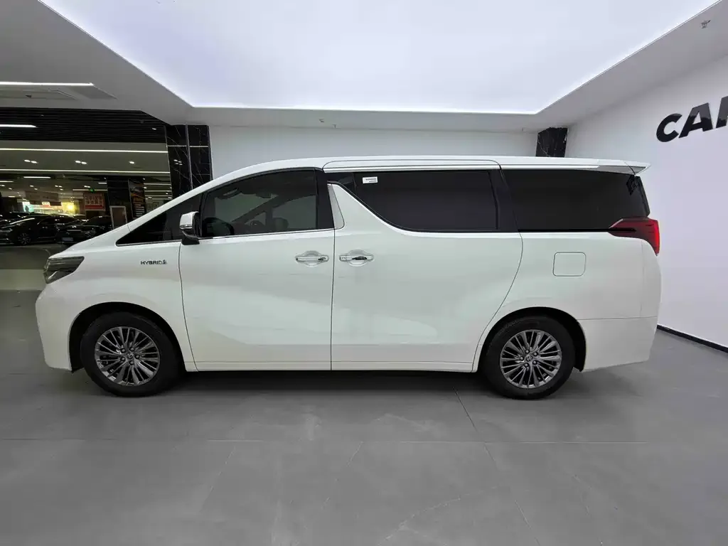 Toyota Alphard — фото 5