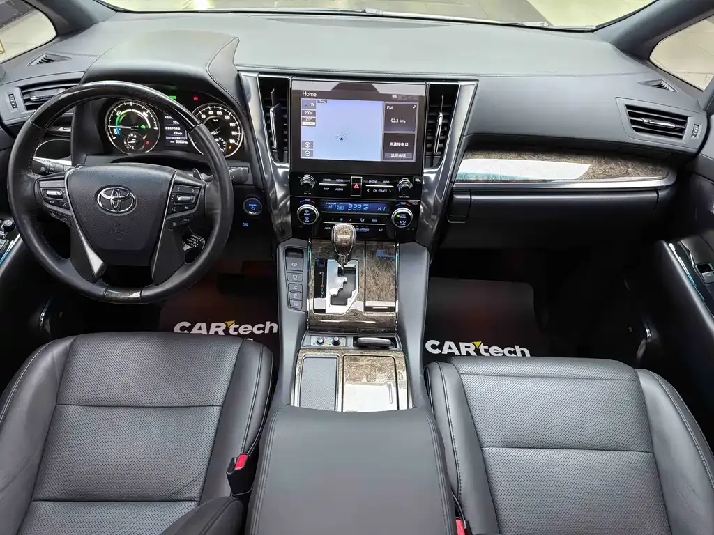 Toyota Alphard — фото 8